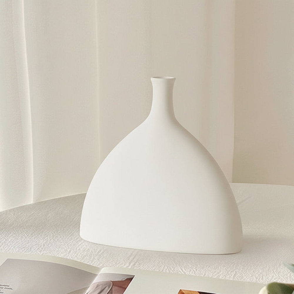 närbild av dune keramikvas med matt finish