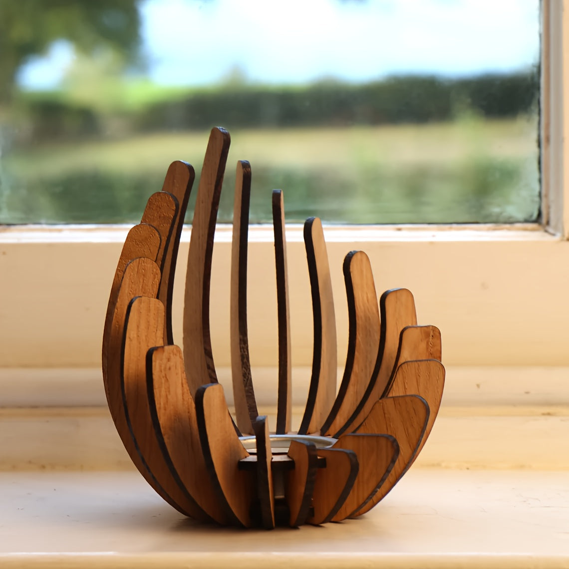 Handgjord ljuslykta i trä – bohemisk lotusdesign