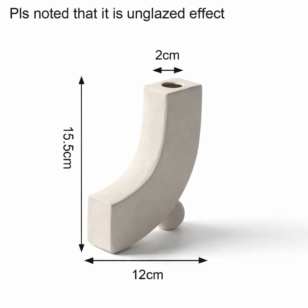 Skulptural vas i matt beige keramik – Curve | skandinavisk design