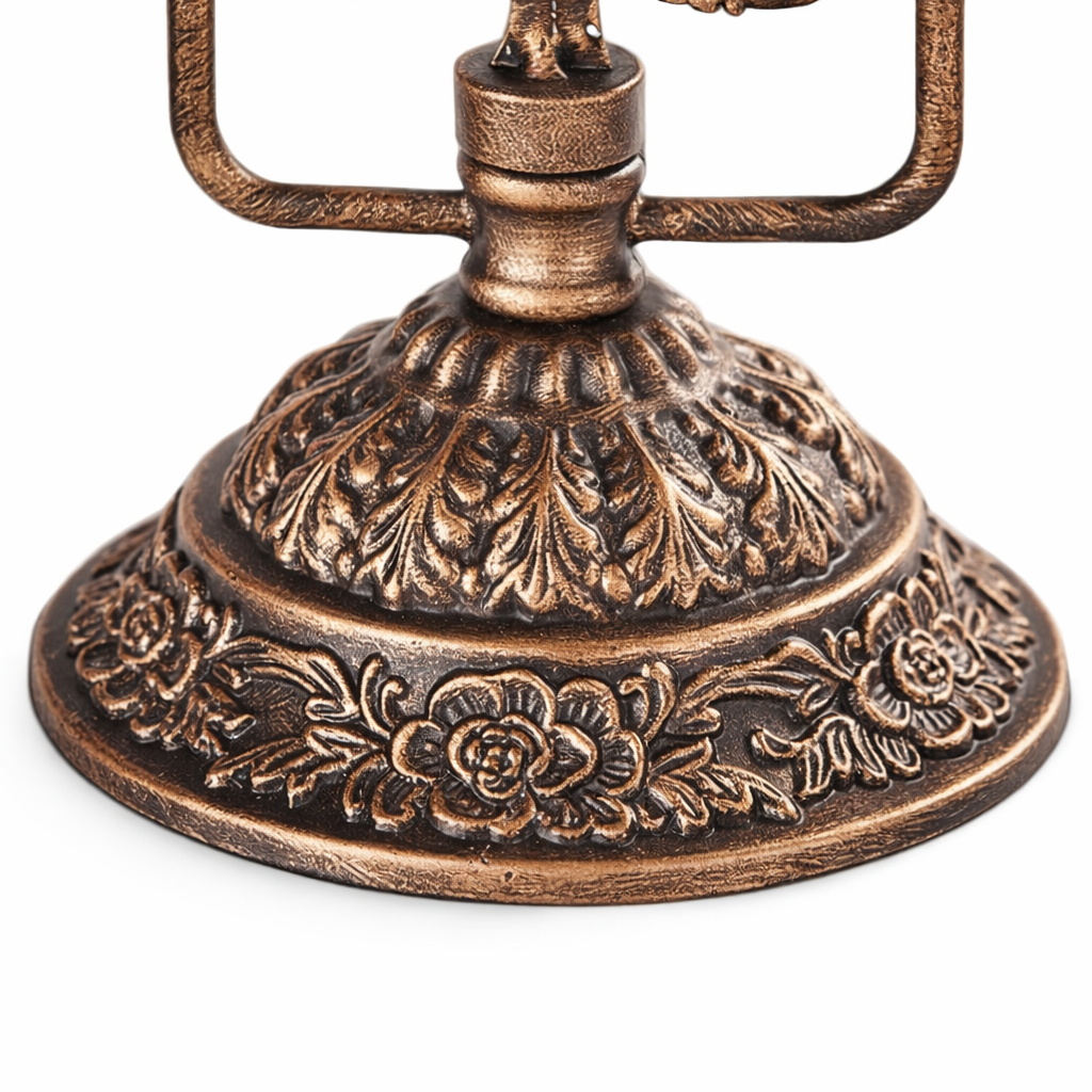 detaljbild fot i antik brons metall