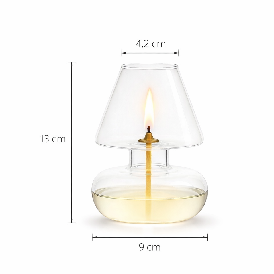 transparent glasoljelampa på vit bakgrund